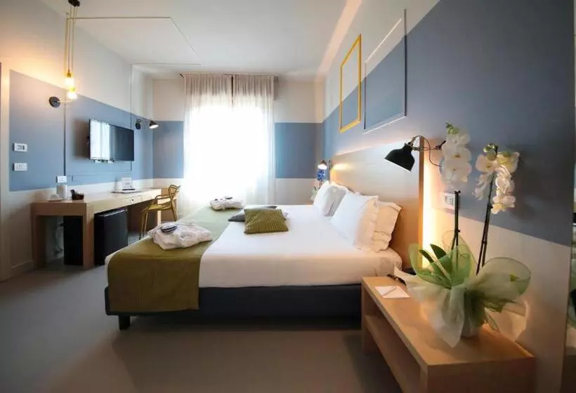 Standard Kolmen Hengen Huone, B&B HOTEL Mantova Cristallo