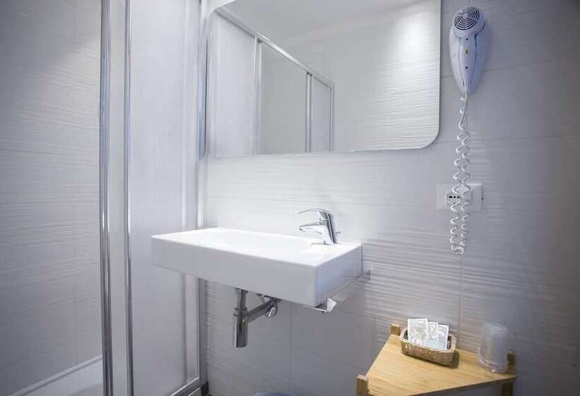 اتاق استاندارد سه نفره, Excelsior