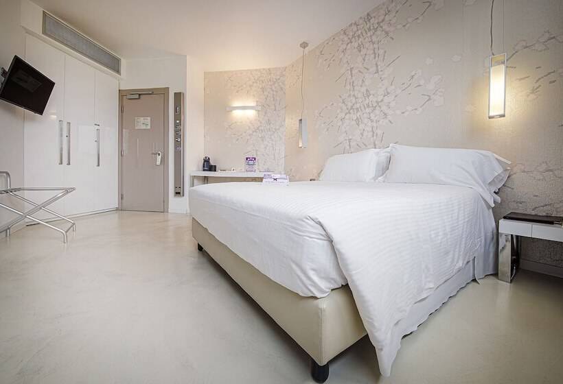 חדר דלוקס, For You