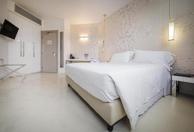 חדר דלוקס, For You