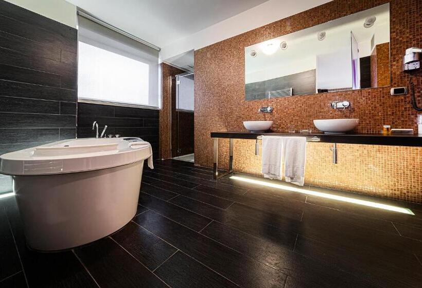 סוויטת ג'וניור, For You