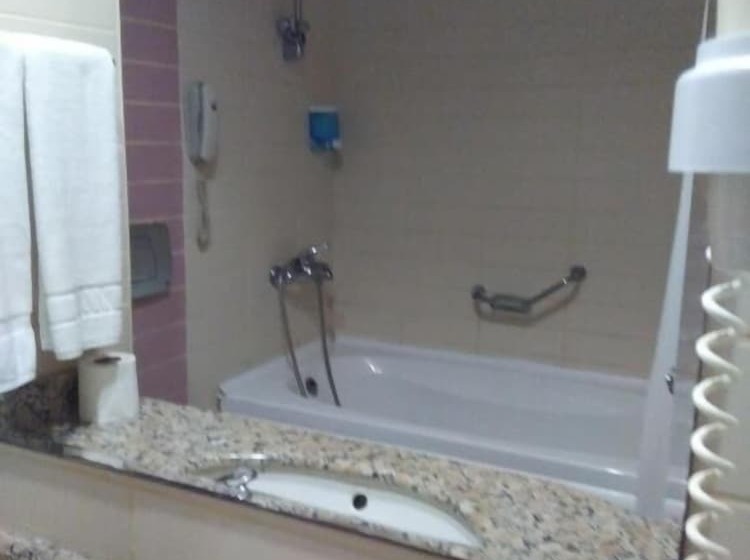 标准三人间, Grand Nar Hotel Adults Only