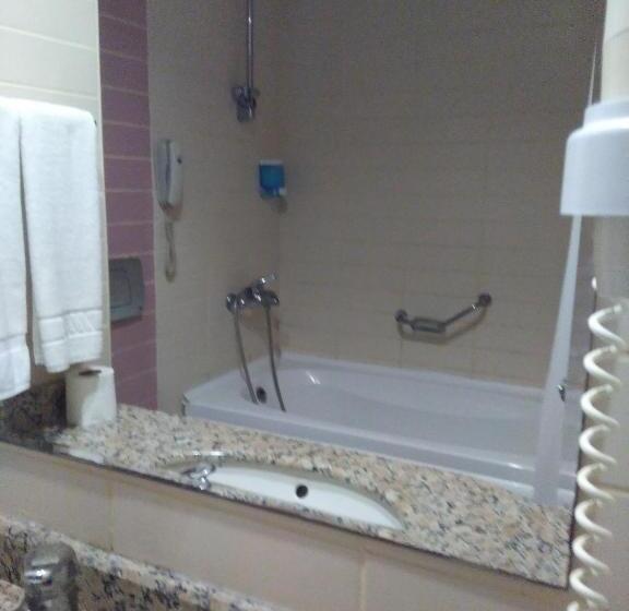标准三人间, Grand Nar Hotel Adults Only