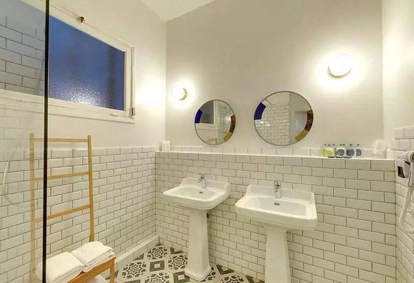 Standard Neljän Hengen Huone, Hôtel L Orque Bleue