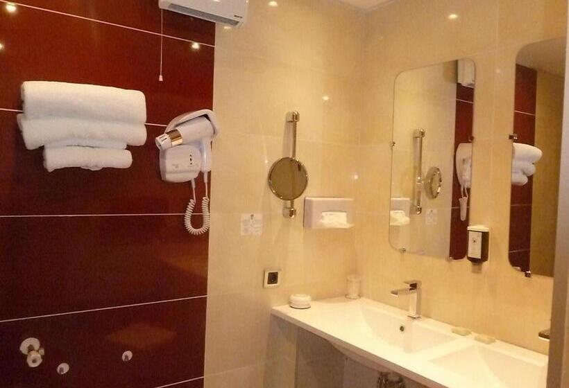 コンフォートルーム, Hôtel Restaurant Les Coquelicots, The Originals Relais