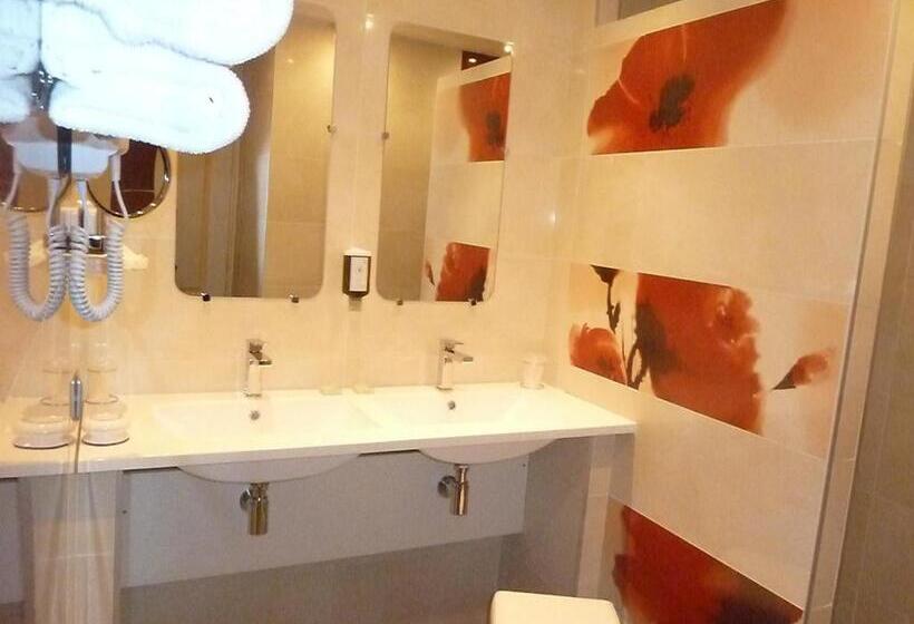 コンフォートルーム, Hôtel Restaurant Les Coquelicots, The Originals Relais