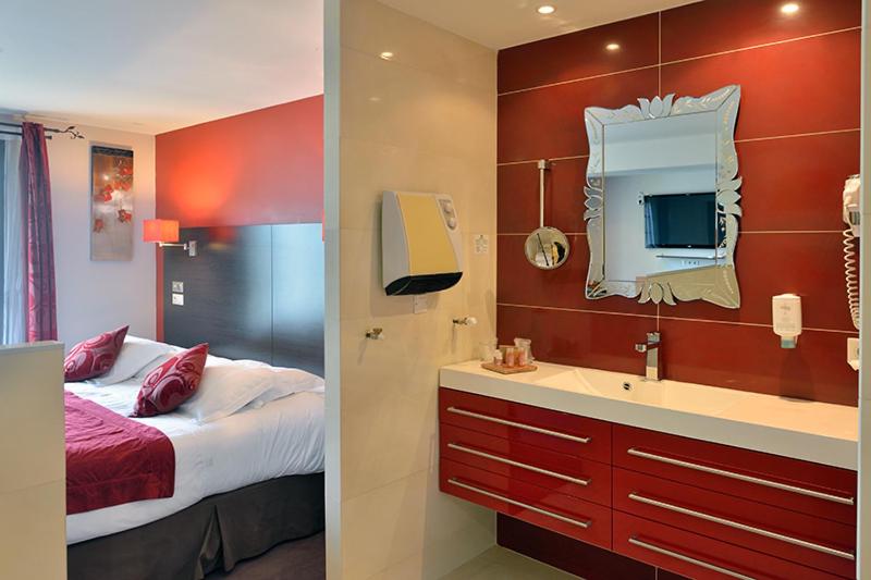 スイート, Hôtel Restaurant Les Coquelicots, The Originals Relais