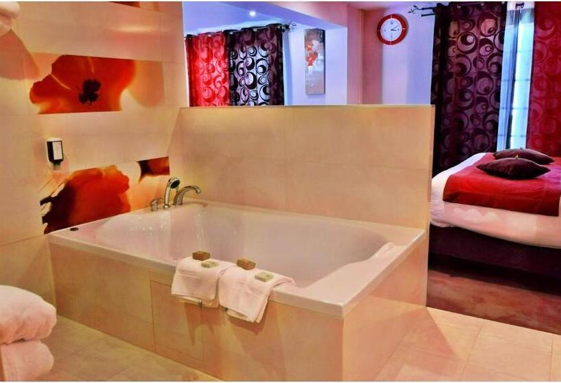 スイート, Hôtel Restaurant Les Coquelicots, The Originals Relais