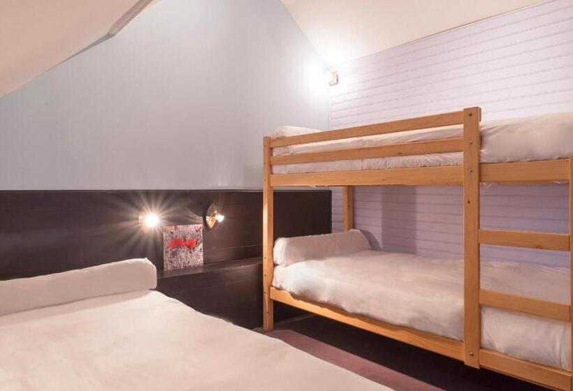 ファミリールーム, Hôtel Restaurant Les Coquelicots, The Originals Relais