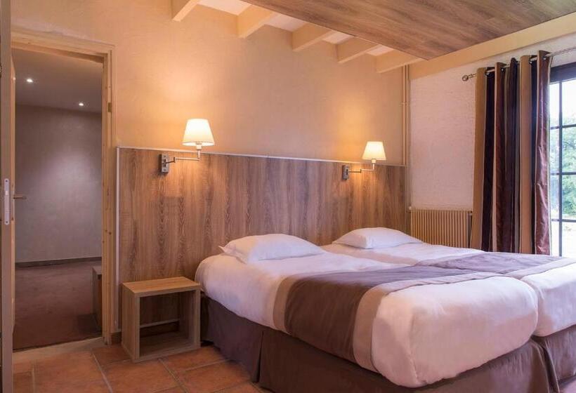 Семейный Номер, Hôtel Restaurant Les Coquelicots, The Originals Relais