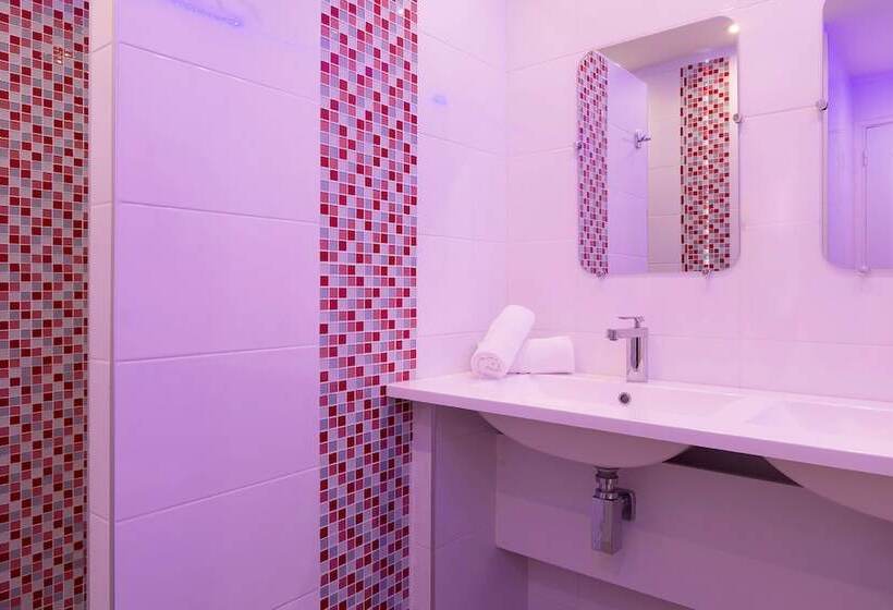 コンフォートルーム, Hôtel Restaurant Les Coquelicots, The Originals Relais