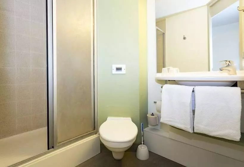 اتاق استاندارد سه نفره, Ibis Budget Quimper