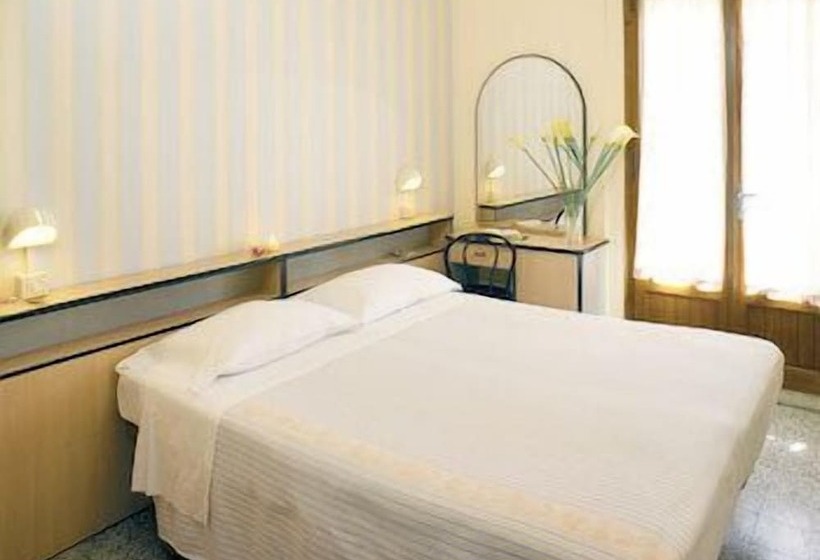 חדר קומפורט, Jolie