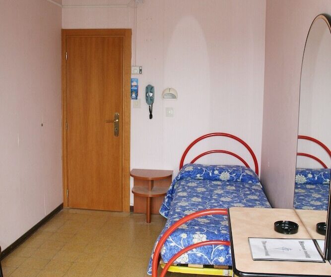 חדר סטנדרט יחיד, Jolie