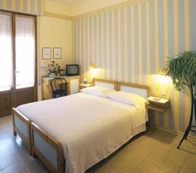 חדר קומפורט, Jolie