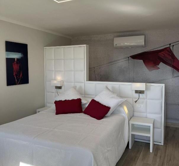 جناح جونيور مطلّ علي البحر, La Bitta