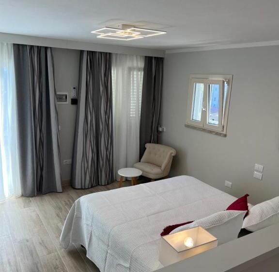 جناح جونيور مطلّ علي البحر, La Bitta