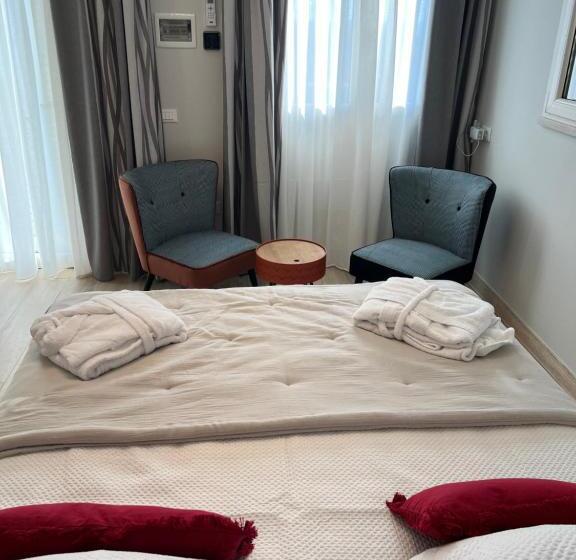 جناح جونيور مطلّ علي البحر, La Bitta