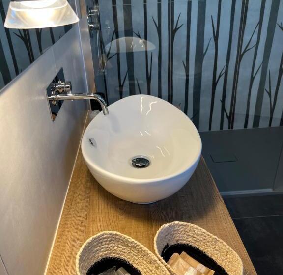 جناح جونيور مطلّ علي البحر, La Bitta