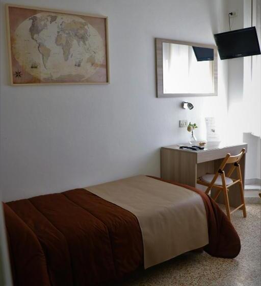 اتاق اکونومی یک تخته, La Torre