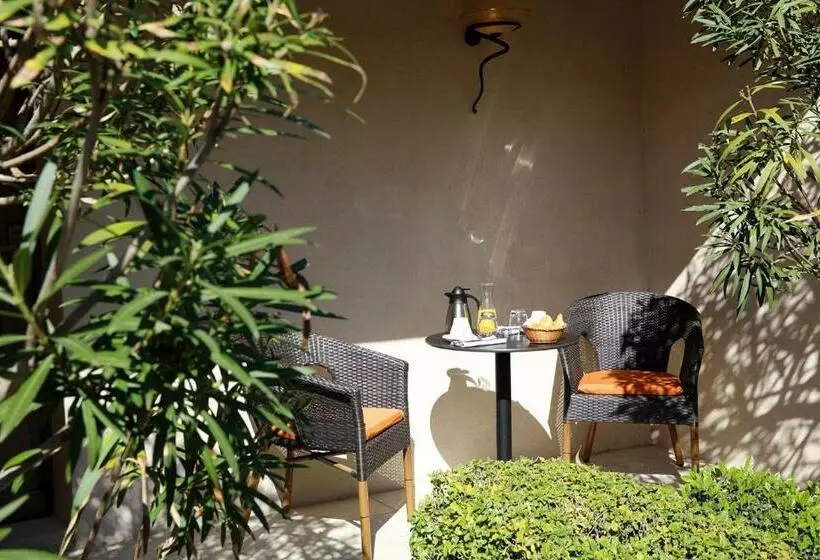 اتاق راحتی, Le Jas De Gordes