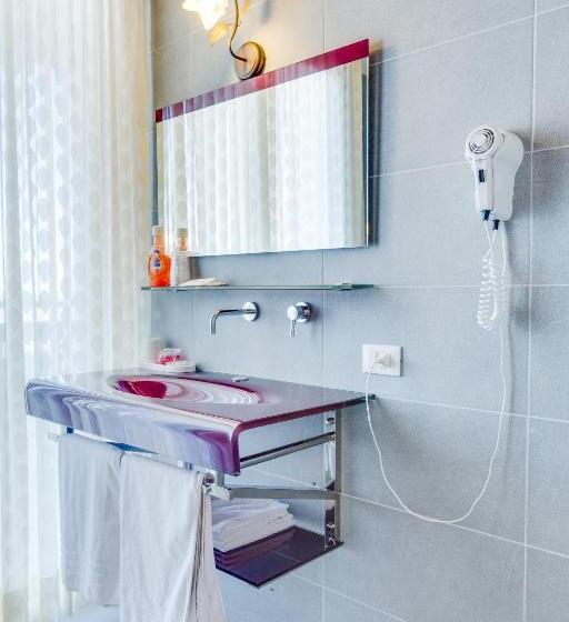 2침실 아파트 측면 바다 전망, Manila