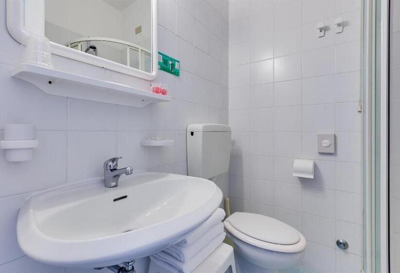 스탠다드 4인용 룸 측면 바다 전망, Manila