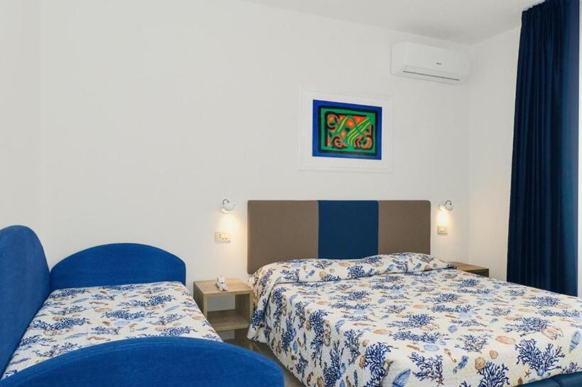 스탠다드 4인용 룸 측면 바다 전망, Manila