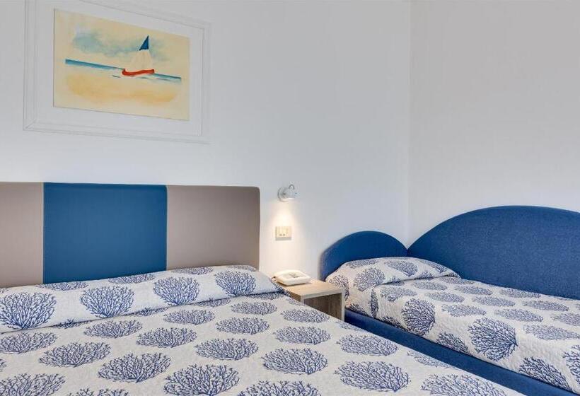 스탠다드 4인용 룸 측면 바다 전망, Manila