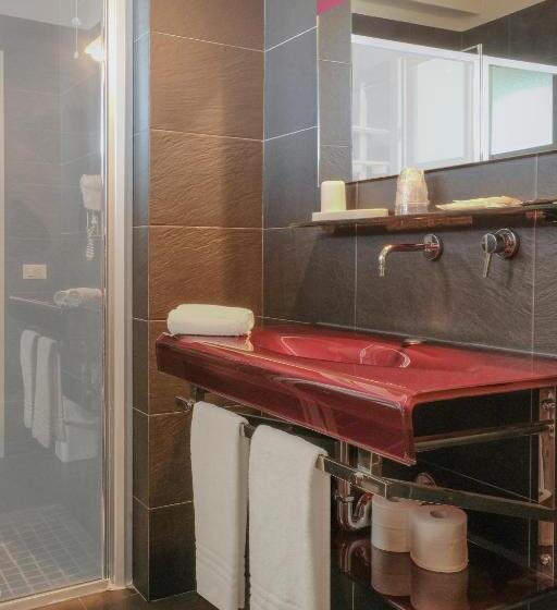 디럭스 룸, Manila