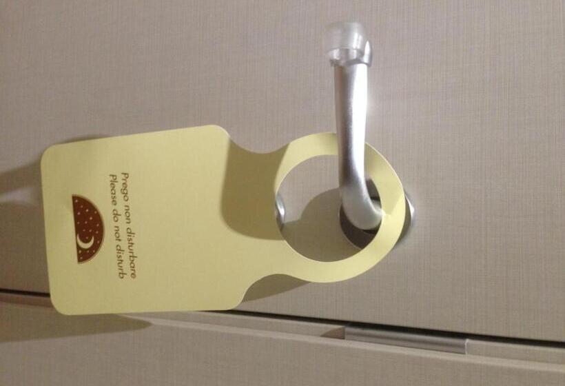 اتاق لوکس خانوادگی, Piero Della Francesca