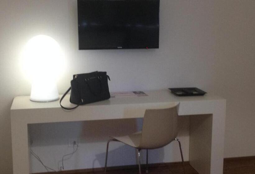 اتاق لوکس خانوادگی, Piero Della Francesca