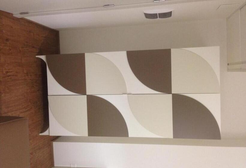 اتاق لوکس خانوادگی, Piero Della Francesca