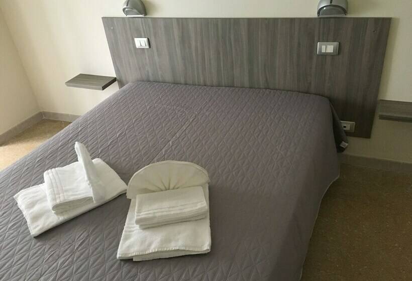 스탠다드 룸, Rebola