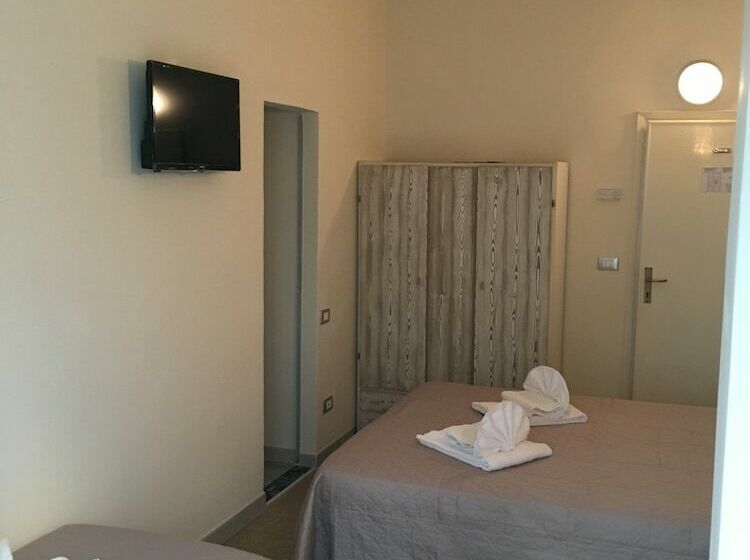 4인용 스탠다드 룸, Rebola