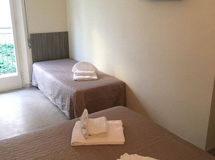 스탠다드 트리플 룸, Rebola