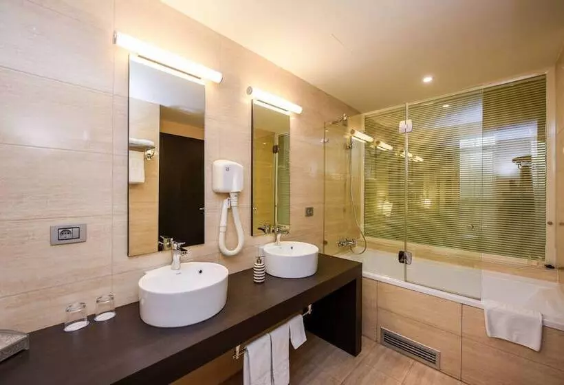 اتاق استاندارد یک نفره, Sky Hotel Tirana