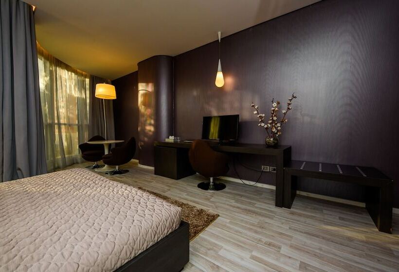 디럭스 룸, Sky Hotel Tirana
