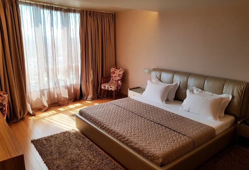 디럭스 룸, Sky Hotel Tirana