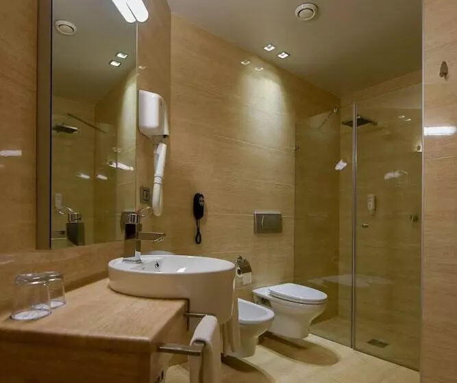 سوییت, Sky Hotel Tirana