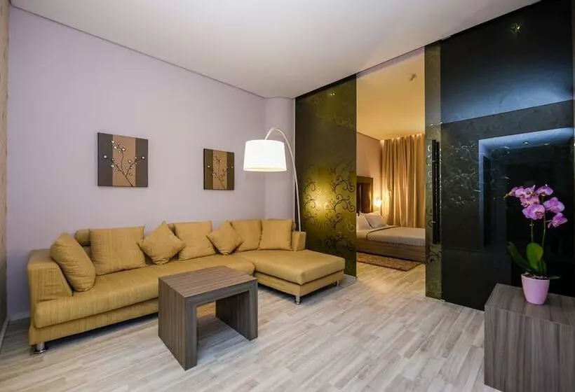 سوییت, Sky Hotel Tirana