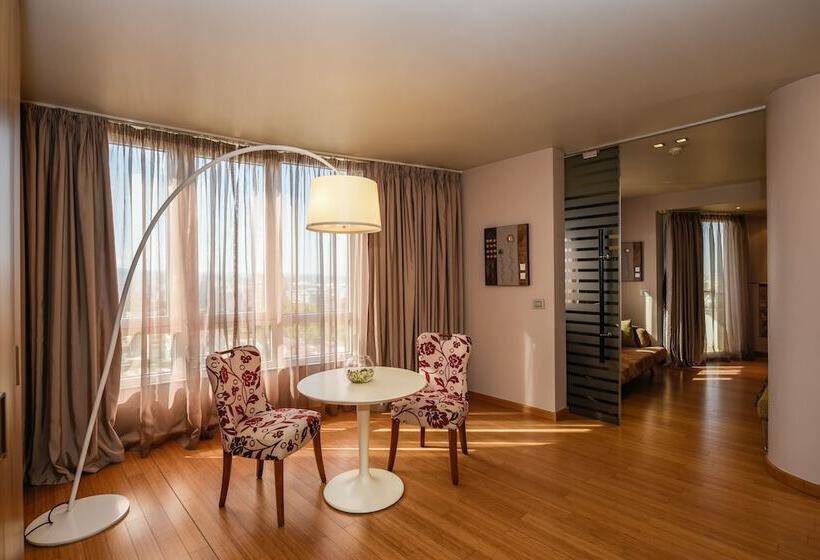 스위트, Sky Hotel Tirana