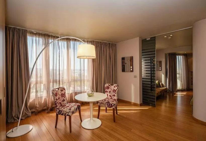 سوییت, Sky Hotel Tirana