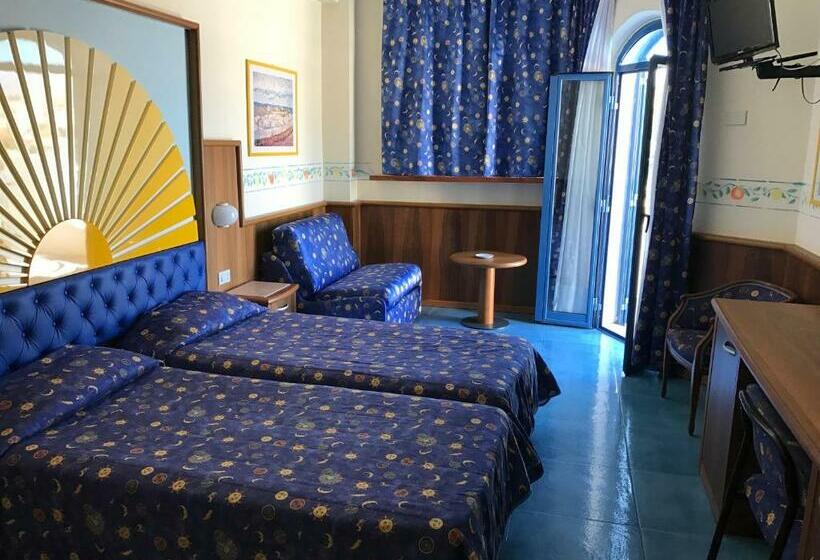 חדר סטנדרט לשלושה, Sporting Baia