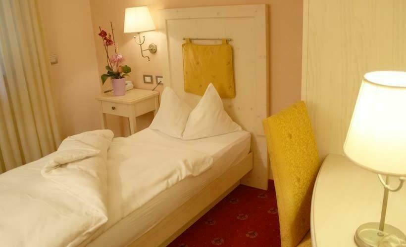 غرفة قياسية فردية, Stella Montis