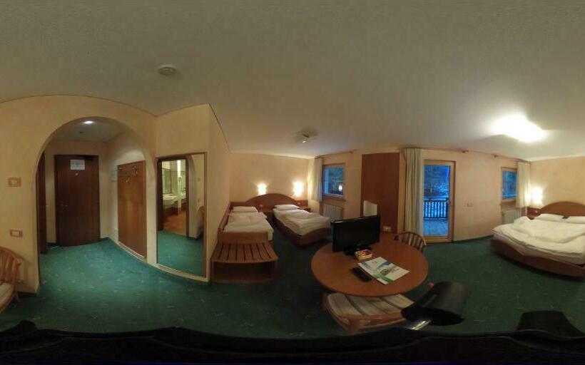 غرفة عائلية, Stella Montis