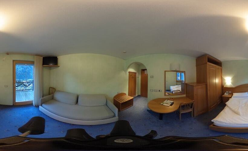 غرفة عائلية, Stella Montis