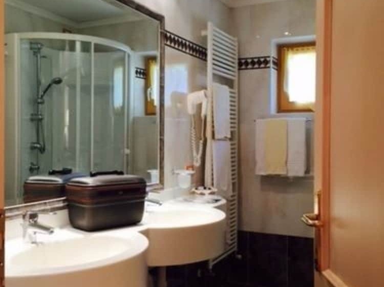 غرفة قياسية فردية, Stella Montis