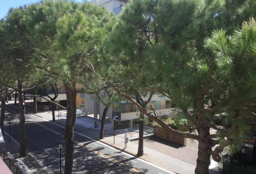 اتاق استاندارد چهارنفره با بالکن, La Maison By Hotel Aldebaran