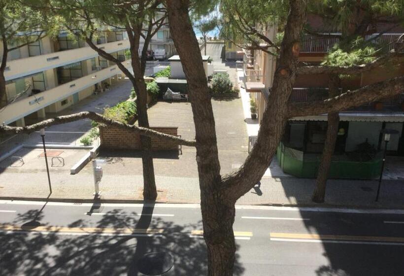 اتاق استاندارد چهارنفره با بالکن, La Maison By Hotel Aldebaran